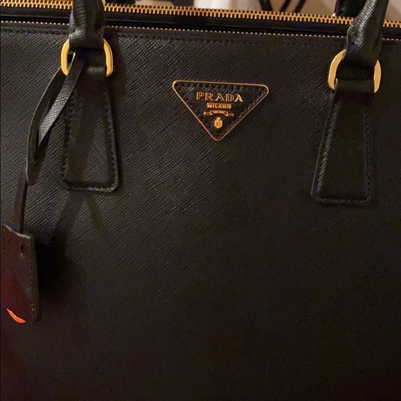 LIKENEW PRADA SAFFIANO LUX LARGE BAG - Picture 2 of 14